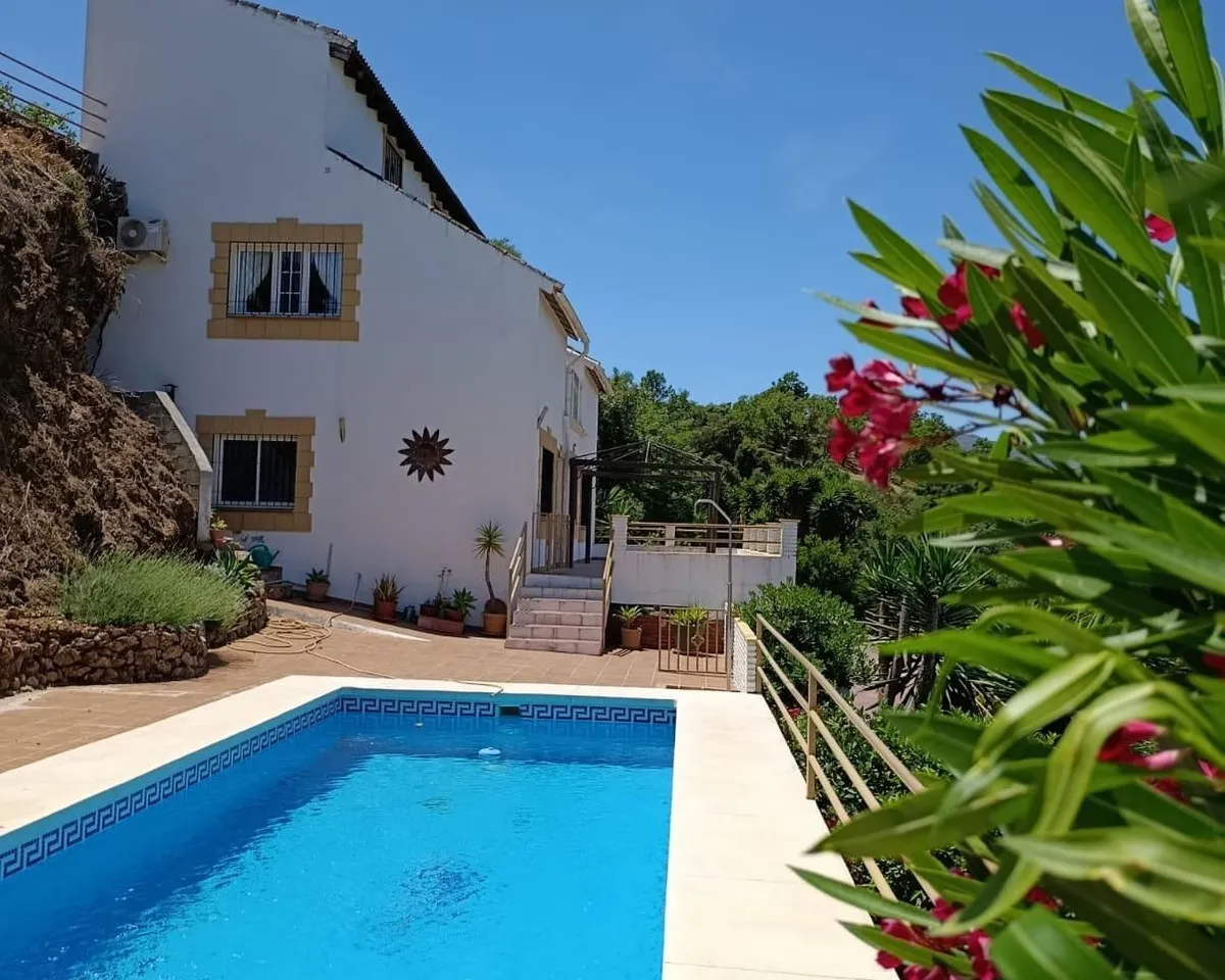 0bd348a8-b45d-4858-858a-49e659945cf9