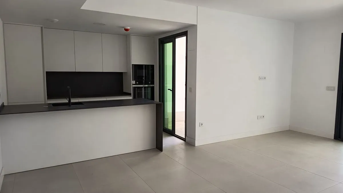 d6610103-fa99-491f-b33a-bd382332cbf6