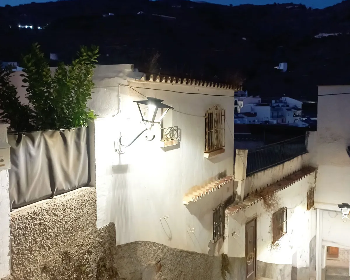 5a59d542-7bf6-4fc8-adb1-8ac17b1e9599