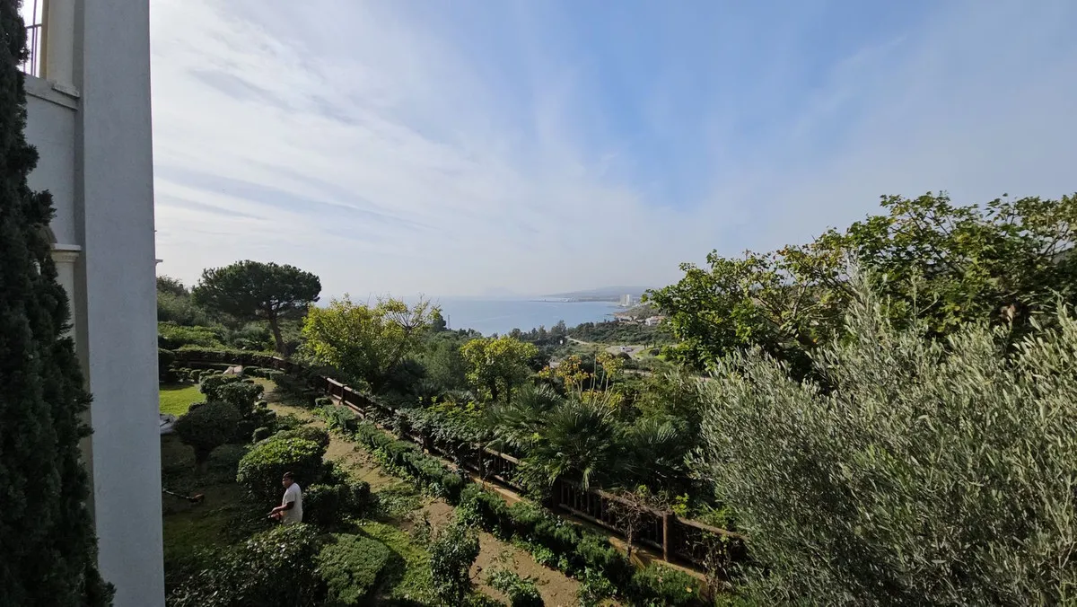 e9d8fa5b-94f8-467a-af7d-42e95936b23d