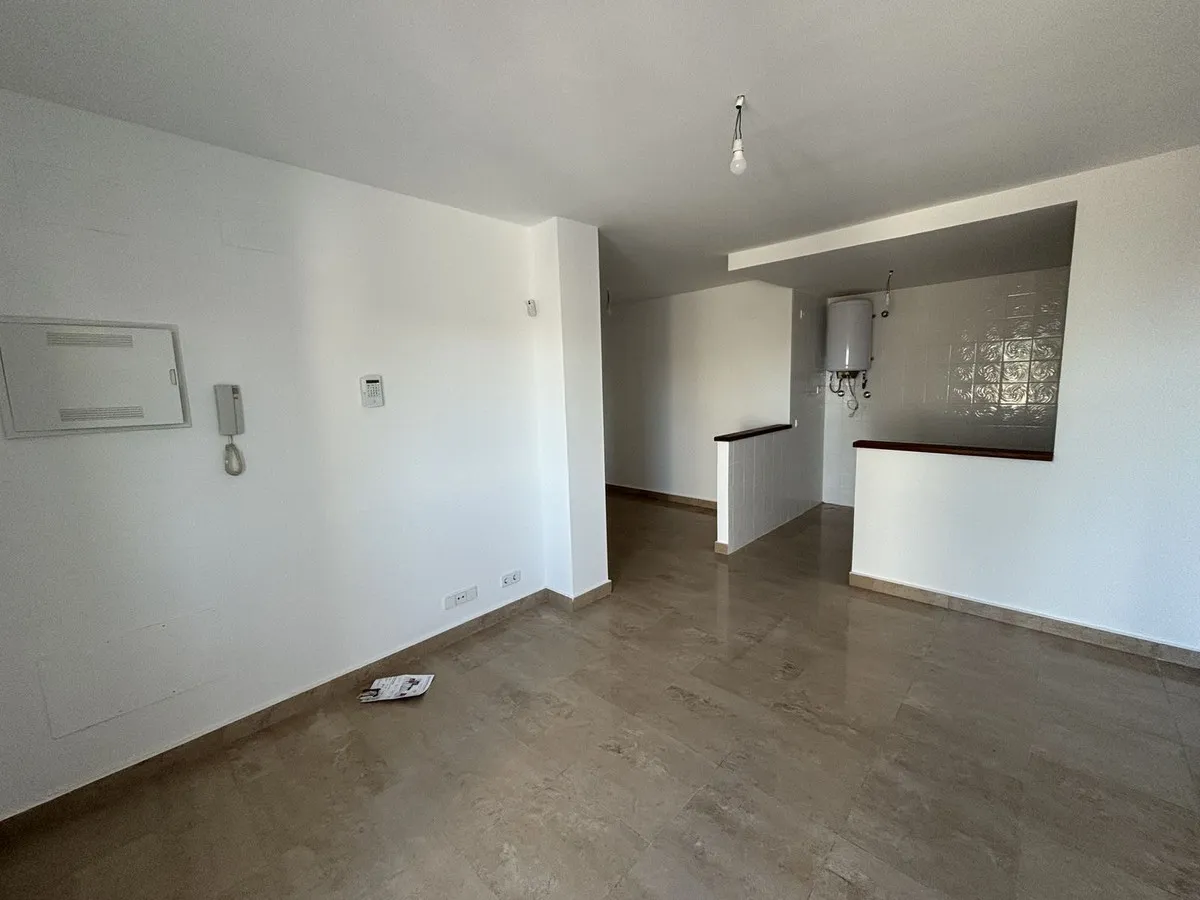 b204c5ee-f8da-4fc3-82c1-53295ee7cbe3