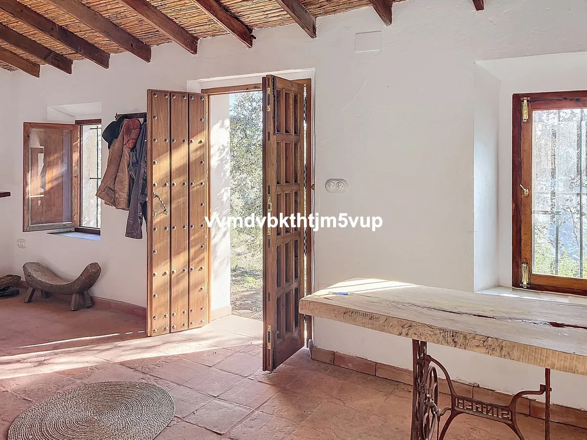 6b5aa560-544e-4833-acc7-e589f95a60a1