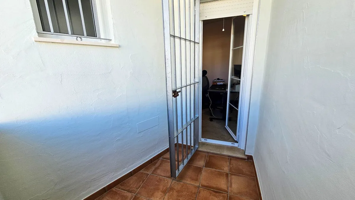 2201cc72-33d9-41e1-93dc-46af861e9791