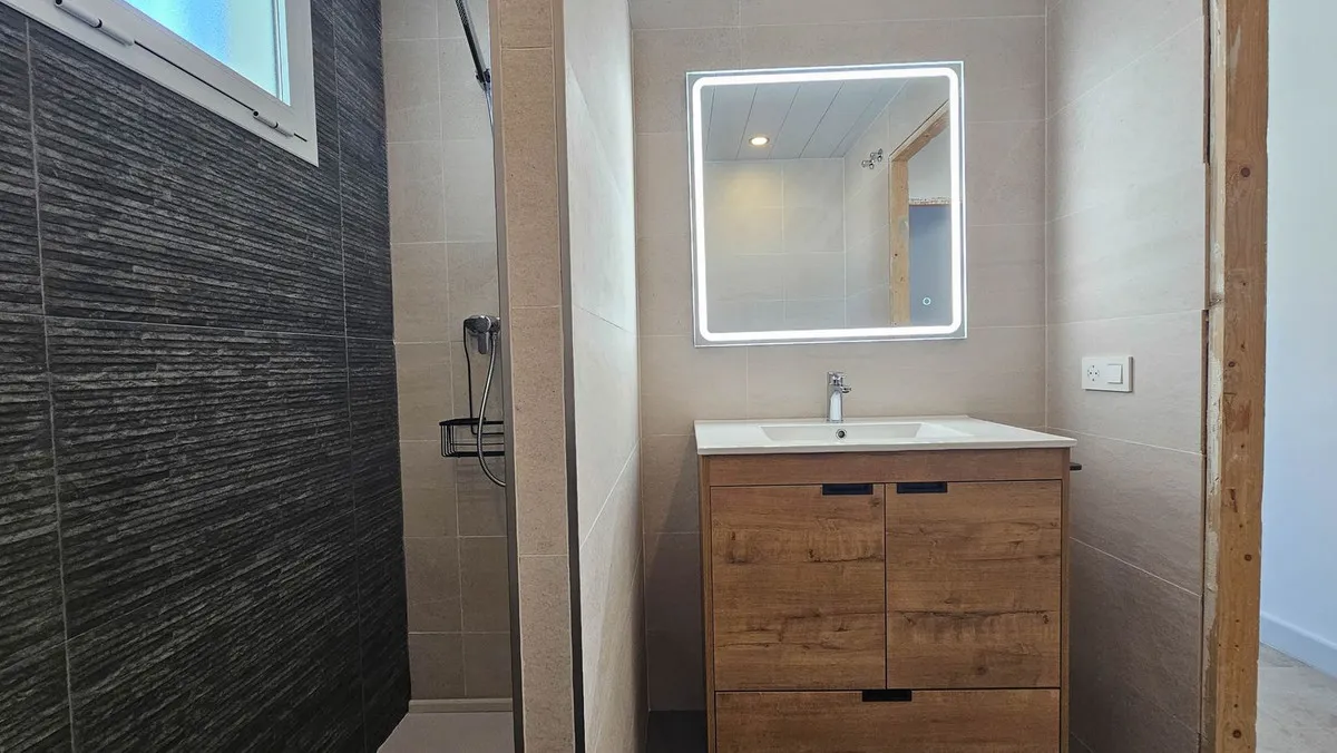 e976328c-dcaa-443e-800a-5f393d42ab82