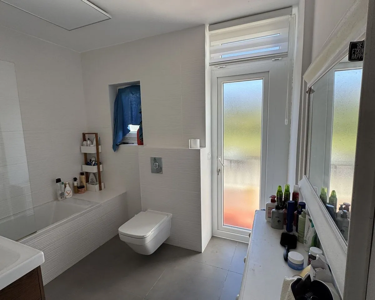 0021b9e5-a431-40f8-9257-fe09bb3e9618