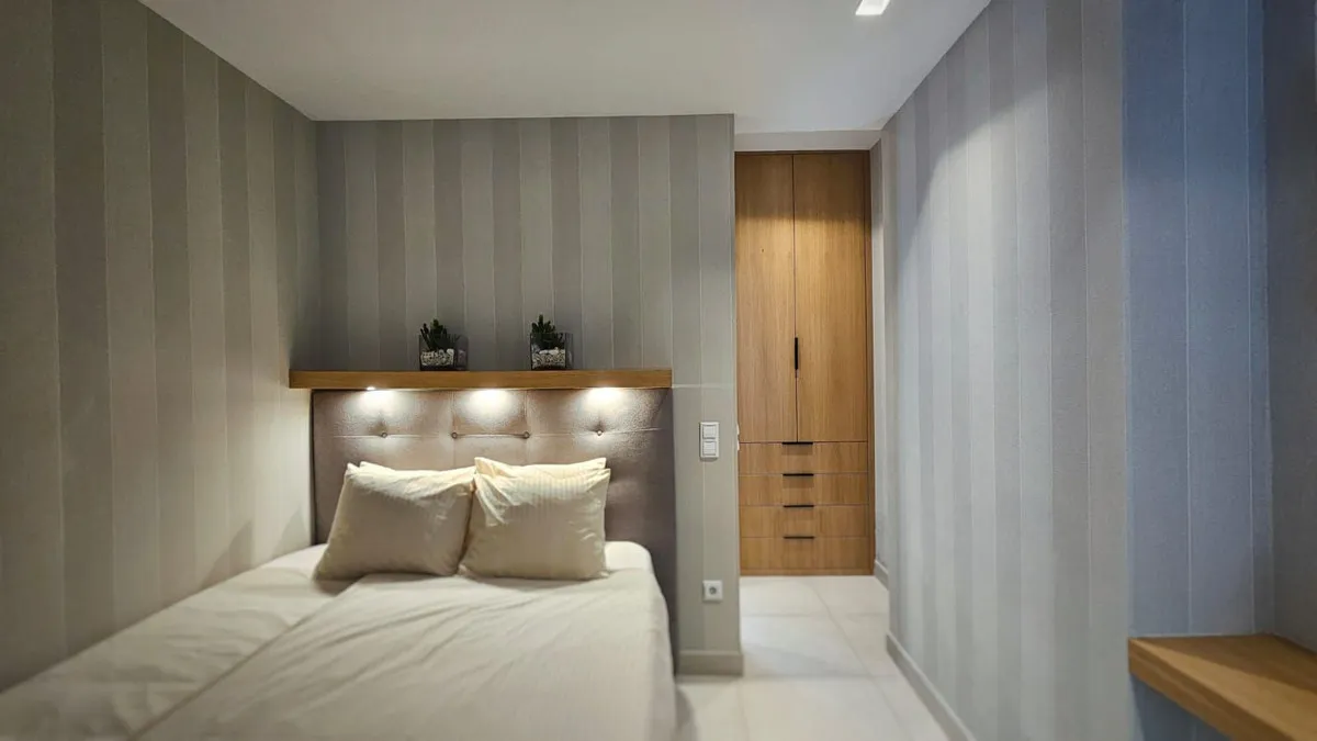 977809c8-b1c0-4c54-b421-19f69cd85887