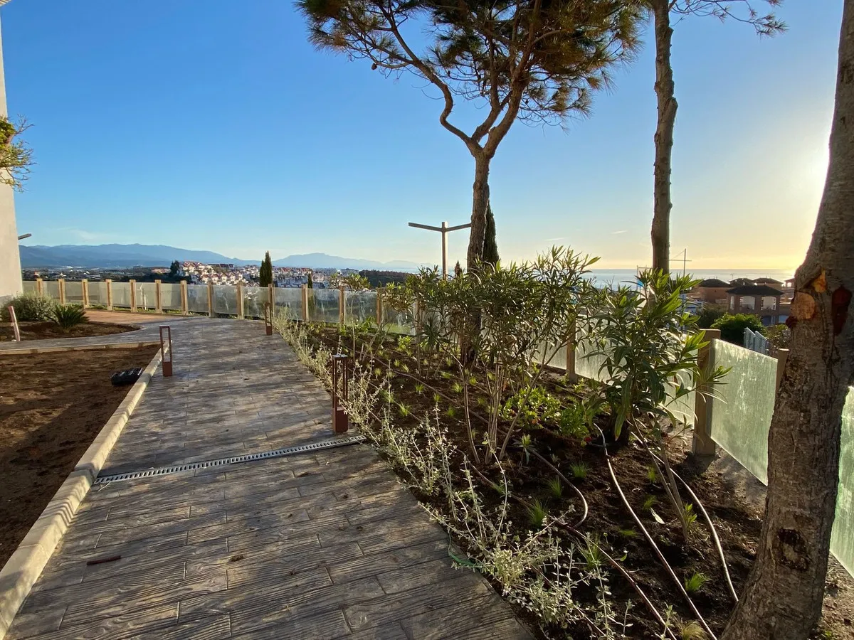 6dd8e81d-b155-41b8-95d3-43a9ae14baf4