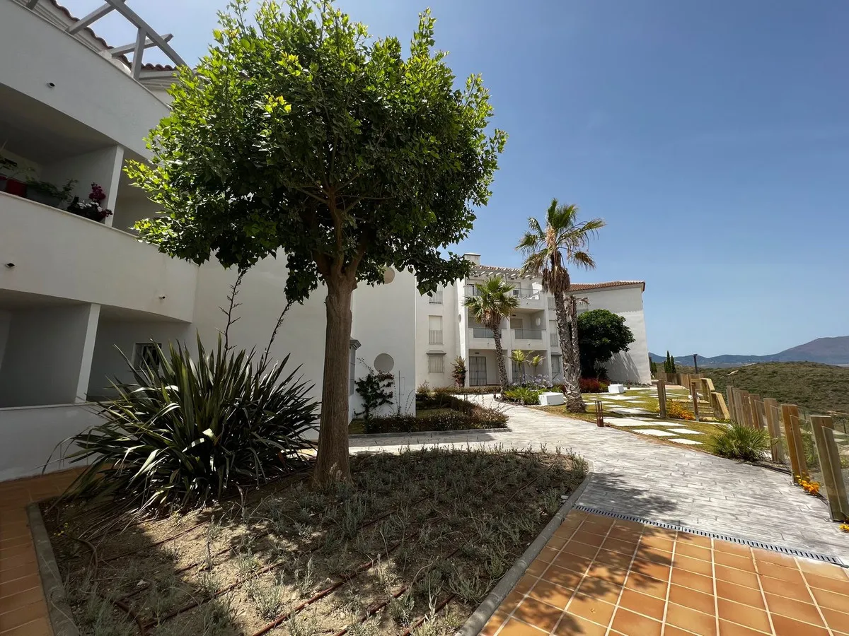 b908843f-15ec-4fbf-b1db-434b2646f87e