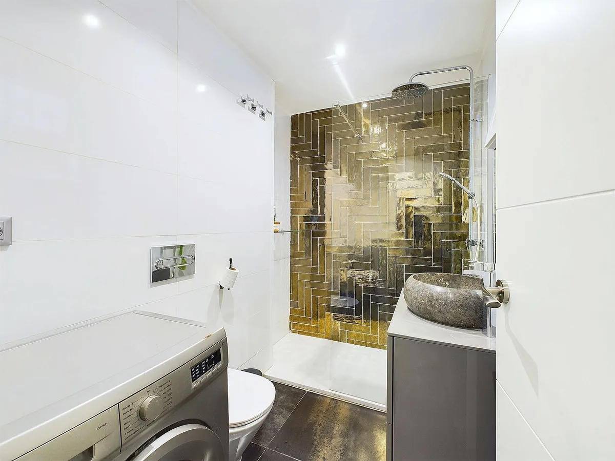 1c9d5e8c-8fa6-44a0-b4fd-9160ff41836b