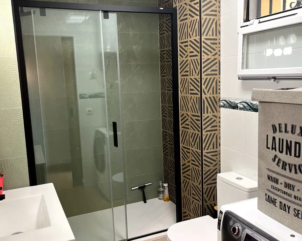 b6586508-02fa-400c-853c-f4d4e97b81e0