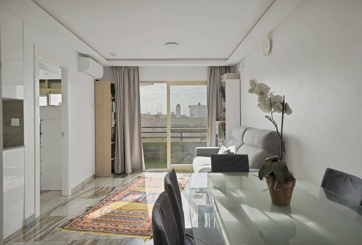 f0d0b43f-4c0f-401c-a926-3cc63157a397