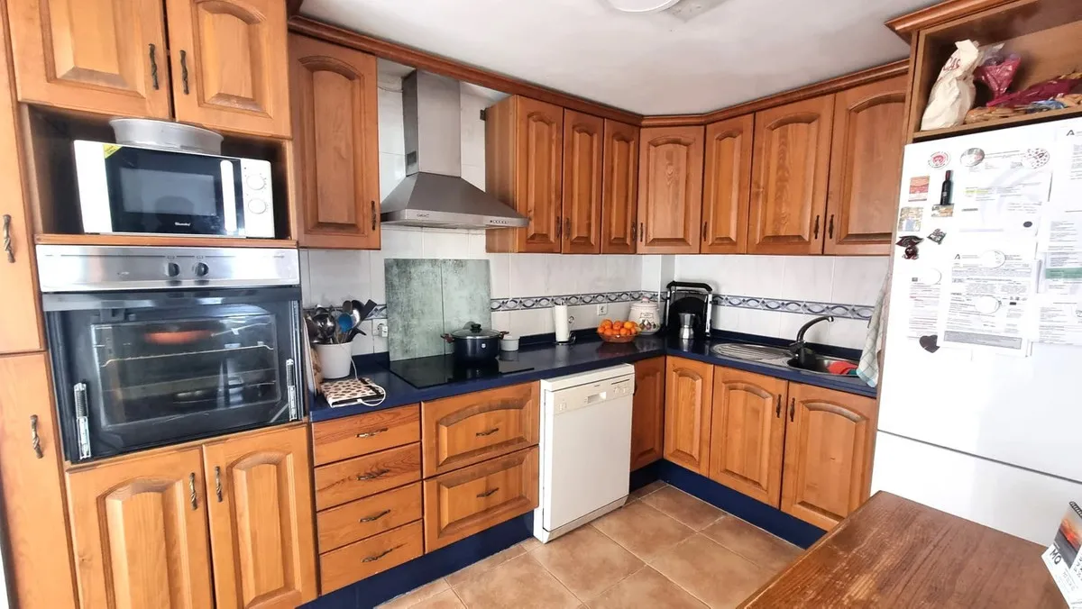 c0b63fa1-734f-4ba1-a374-818572c597ab