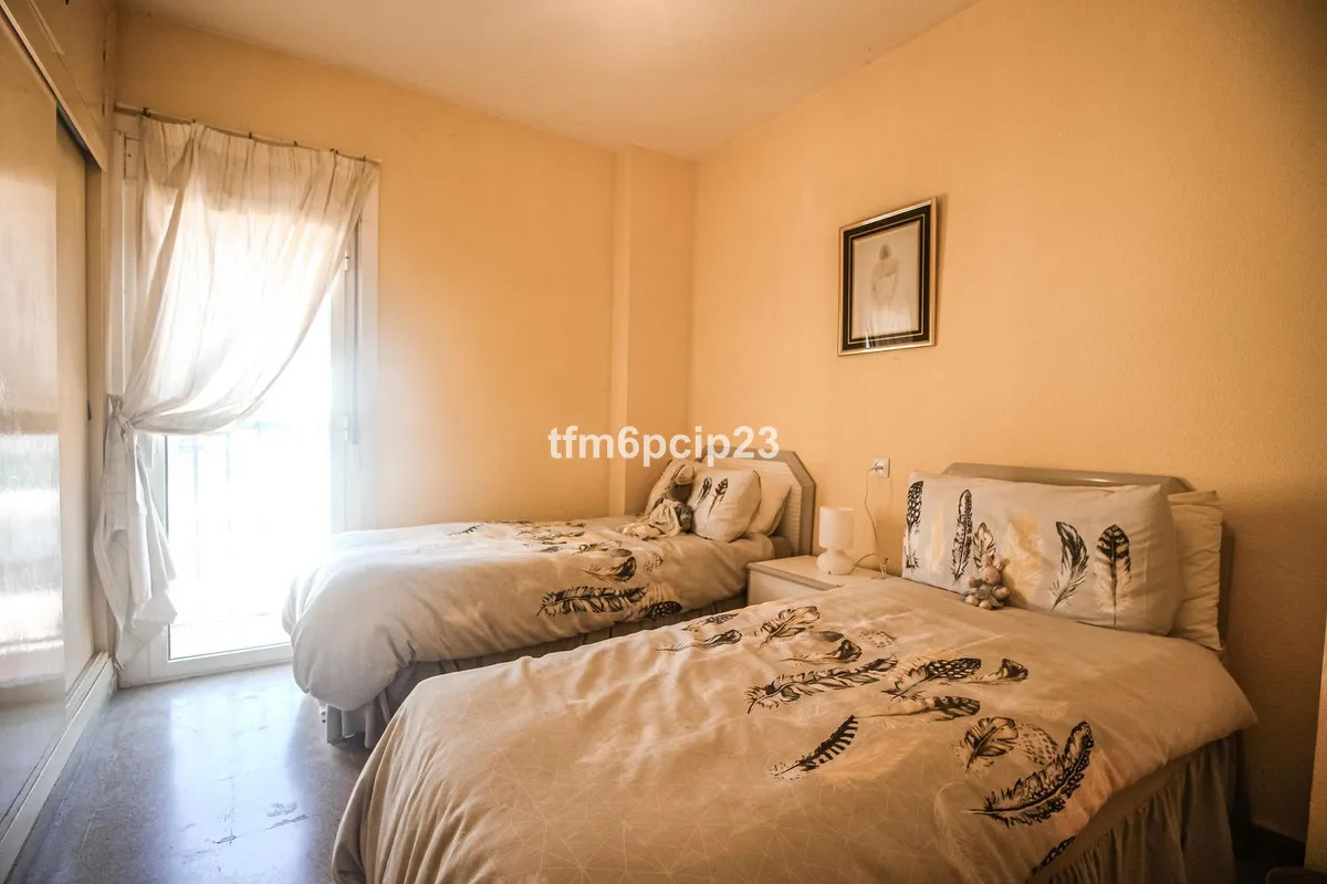 e3233eed-d059-41a3-bd27-484ac3853eae