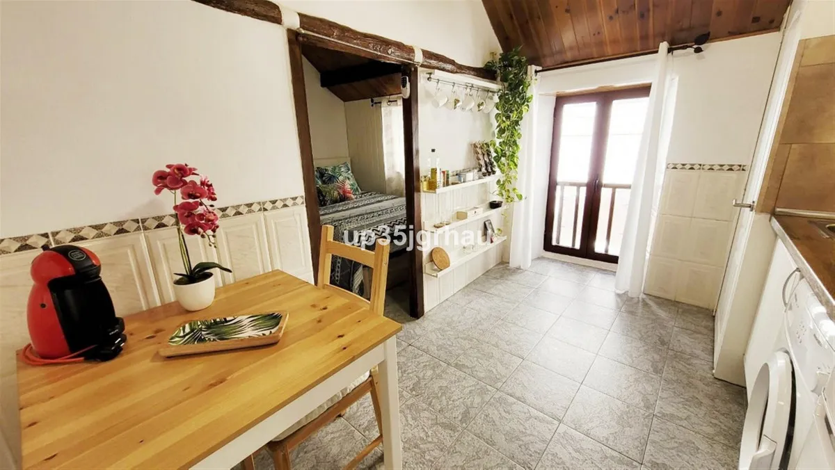 8ebd221c-4064-4f0b-a3b0-d89f31f48efa