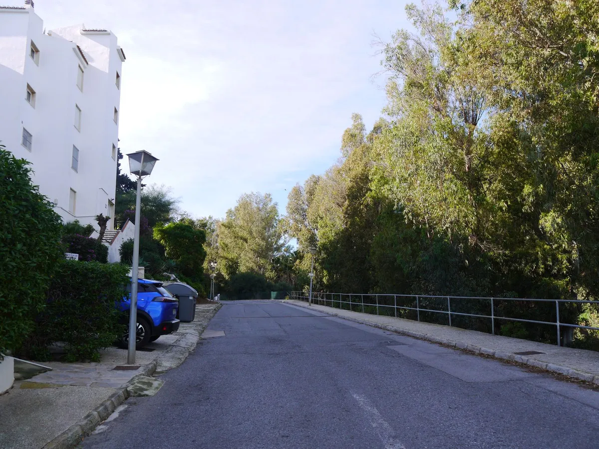 4aa327f0-dc98-4809-8eae-f48db4fb6c3f