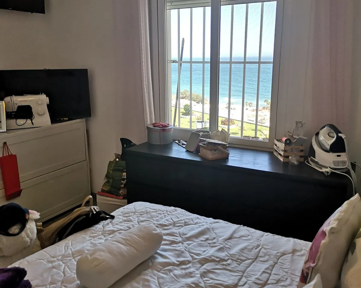 b9876fee-b921-49a5-a5b2-19e8d6afed67