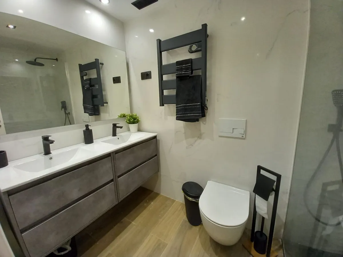 1ea6f7dc-b6c2-49c0-8935-1a925097019e