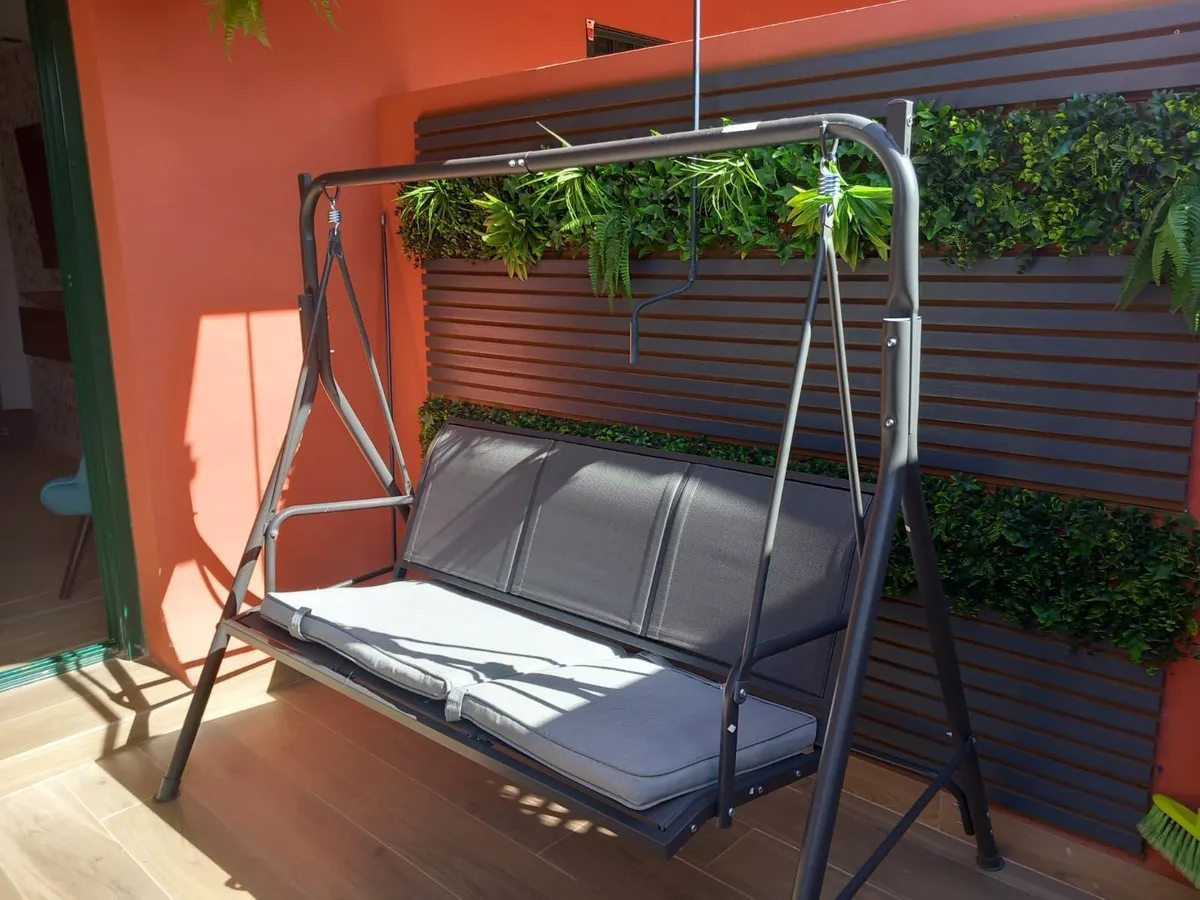 fb102c8b-fabc-418e-a828-51443de91e63