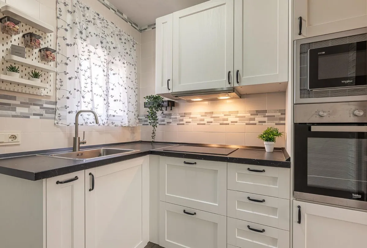 e0b8117e-64c5-44b1-9e3b-36f5de919e21