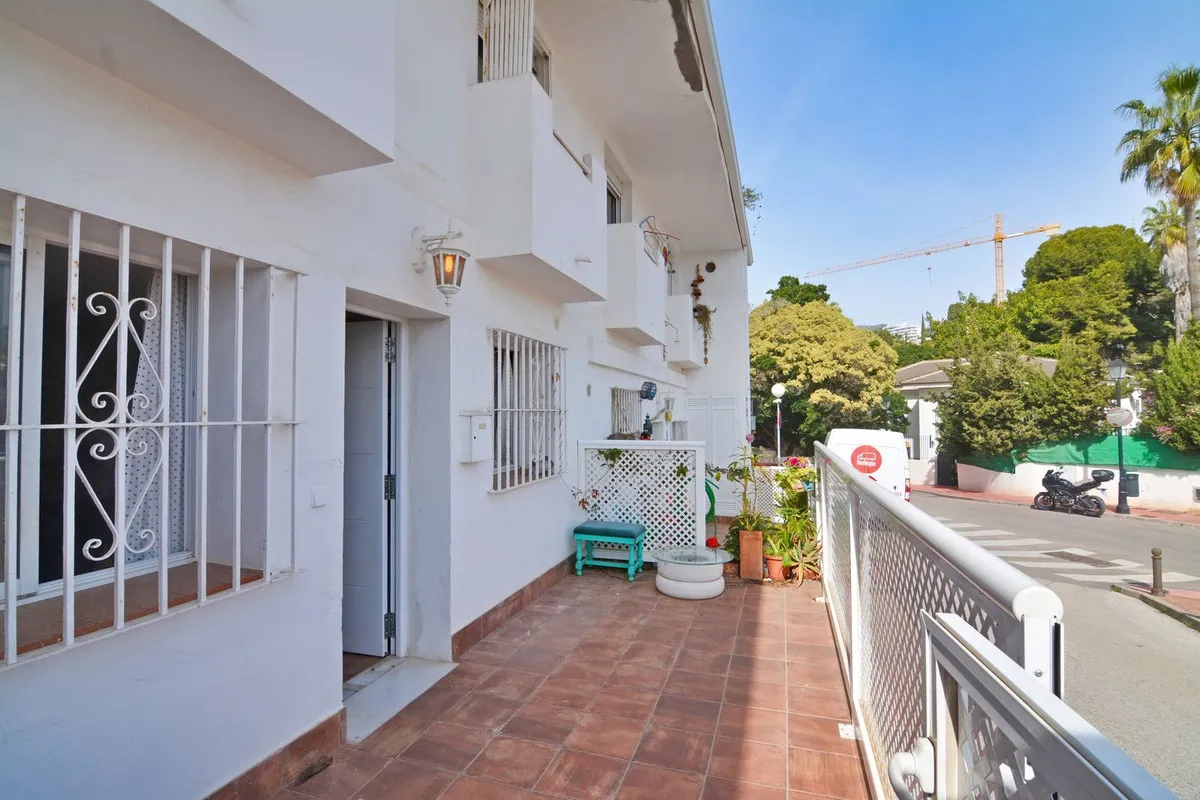 c76f88c8-8496-4ef2-b226-a3ce8593f9e4