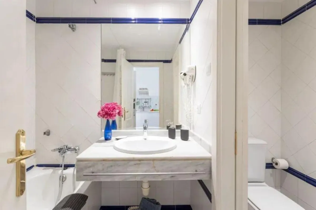 3b834064-b6b4-4d5b-a730-e1a3b951505d