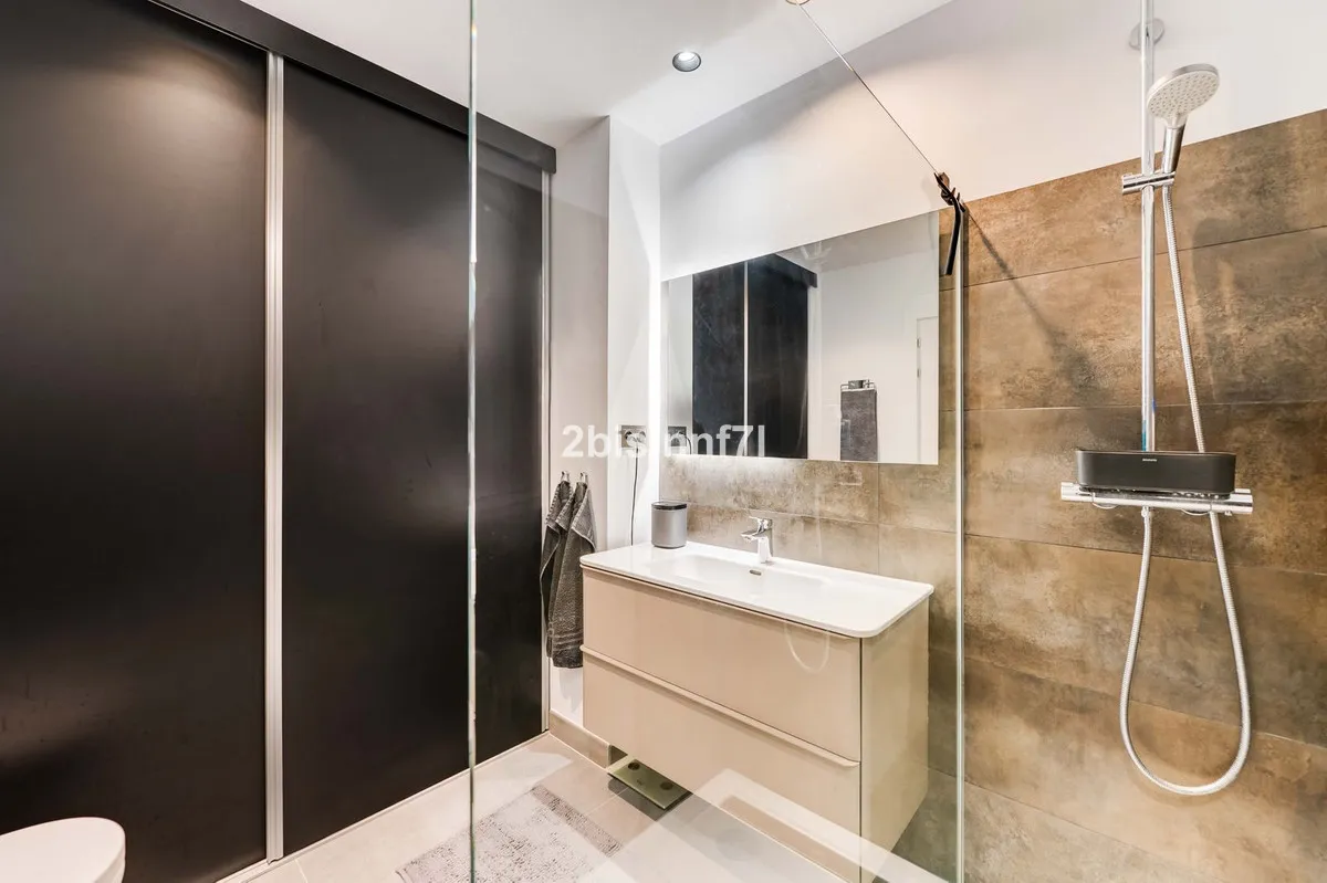 8e030596-f5eb-4e2a-a301-7d7676bc4a55