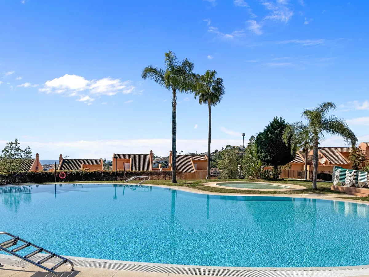 044ed9ac-f355-487a-9292-6e977b315f5d