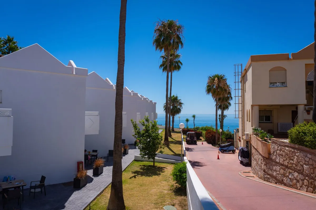 25601334-8a08-4e73-a321-14ffc2a32a00