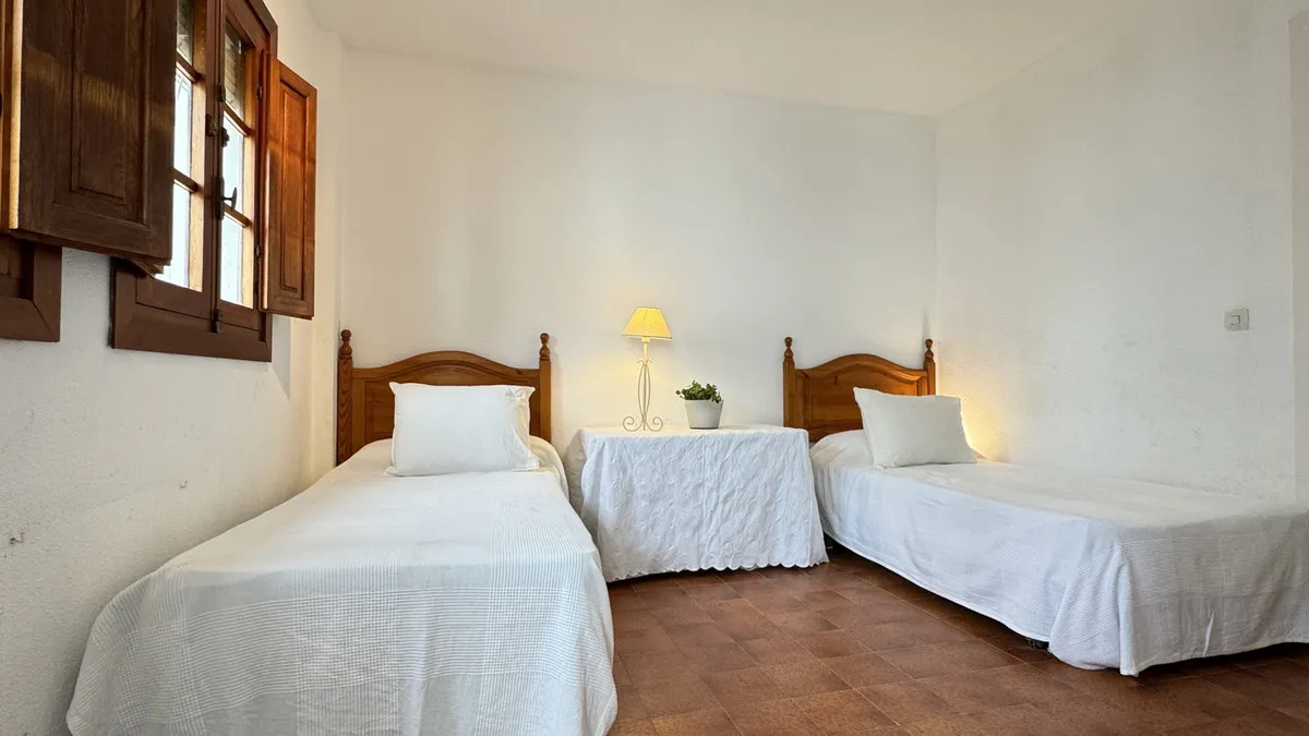 fa8ab373-dd86-4398-89f5-e7c73bb8a1c9