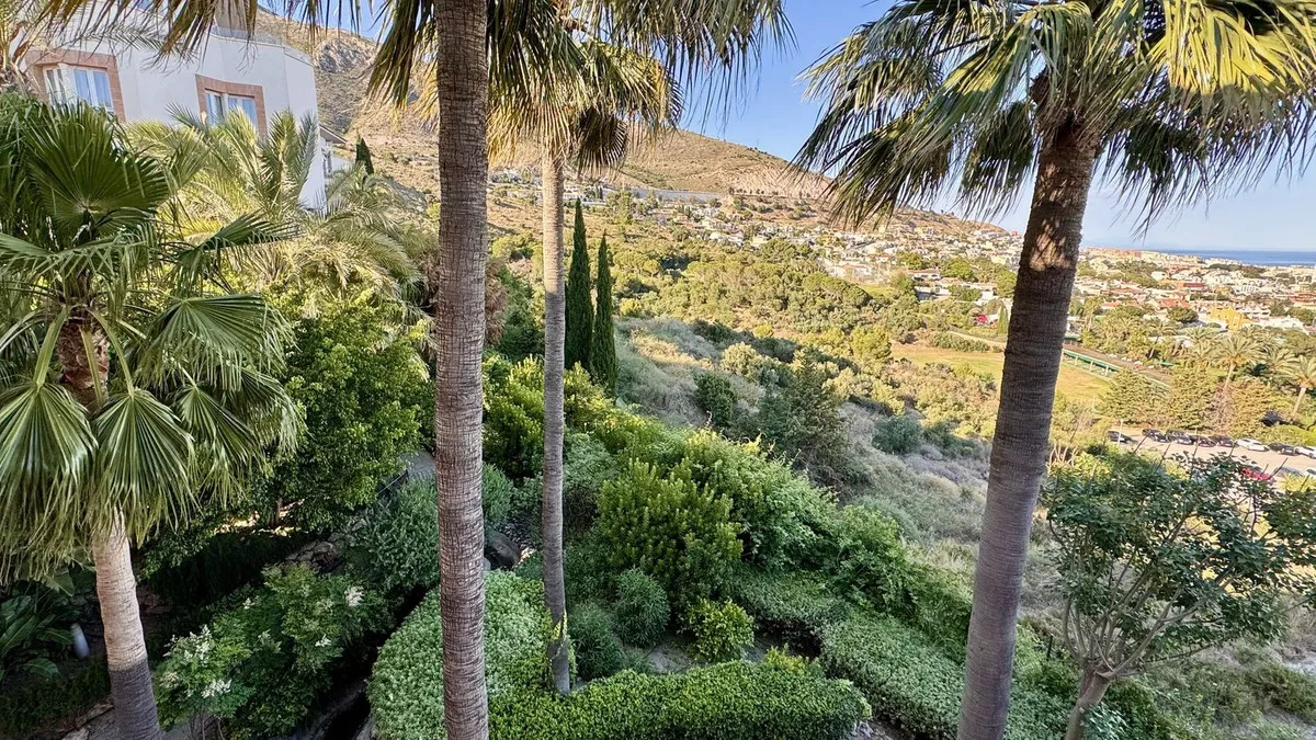 7d0e4850-0d77-46d8-bbe8-cdabade2982d