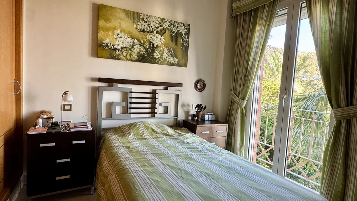 a322febc-ef03-4e1d-a65b-b0450b881163