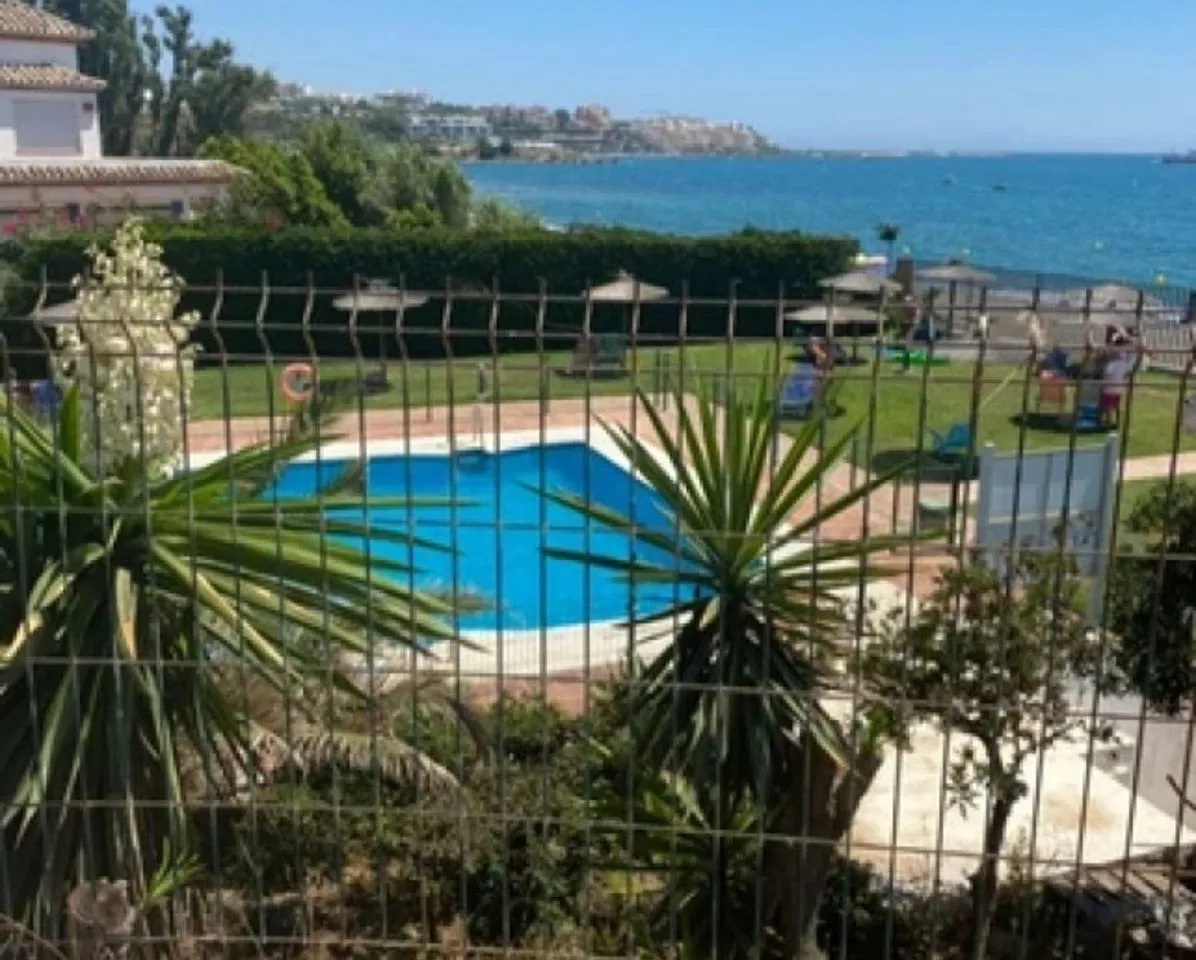 f3b800c0-4e0d-4569-96d9-8ed550b19072