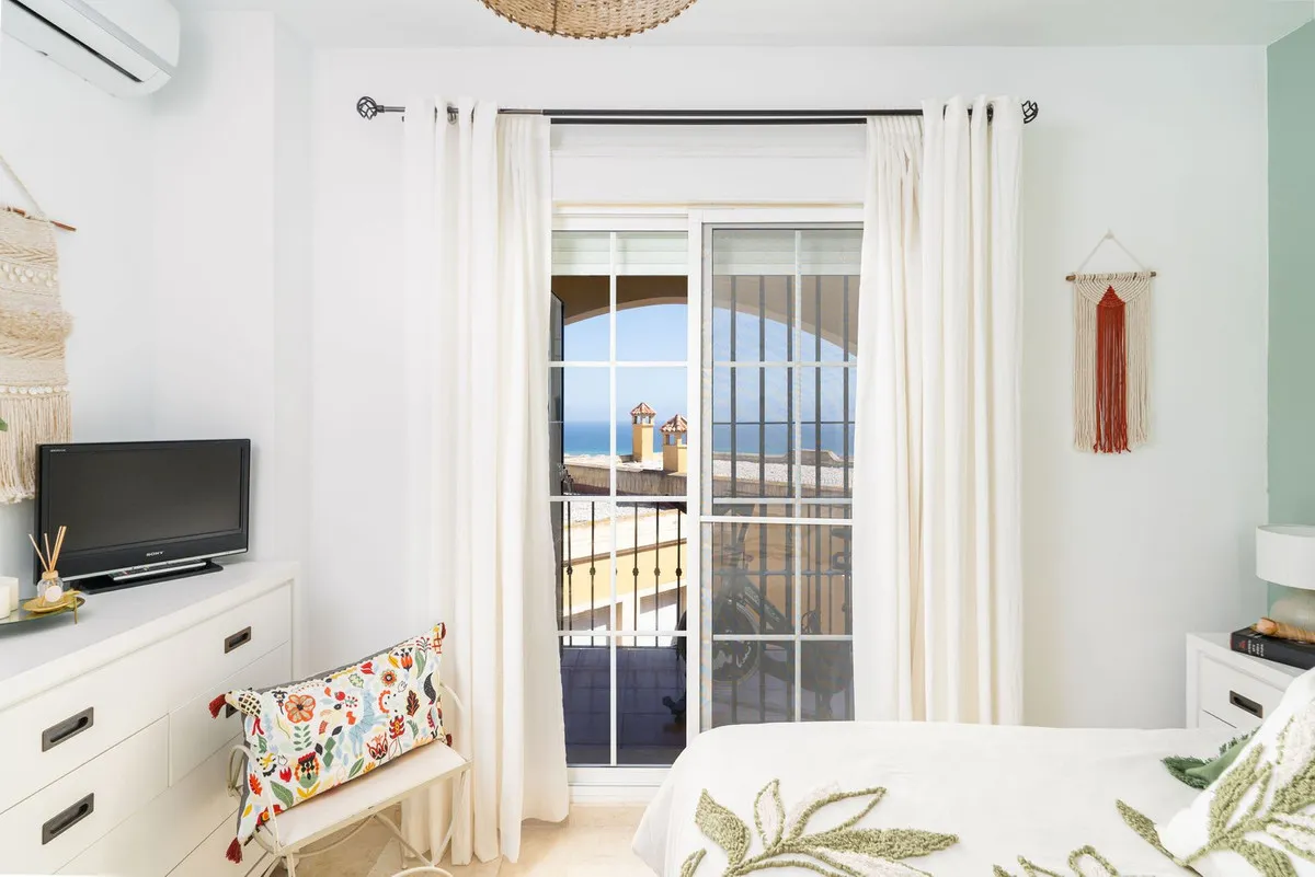 98003636-3e2a-459e-8b73-d3d40728e5ab