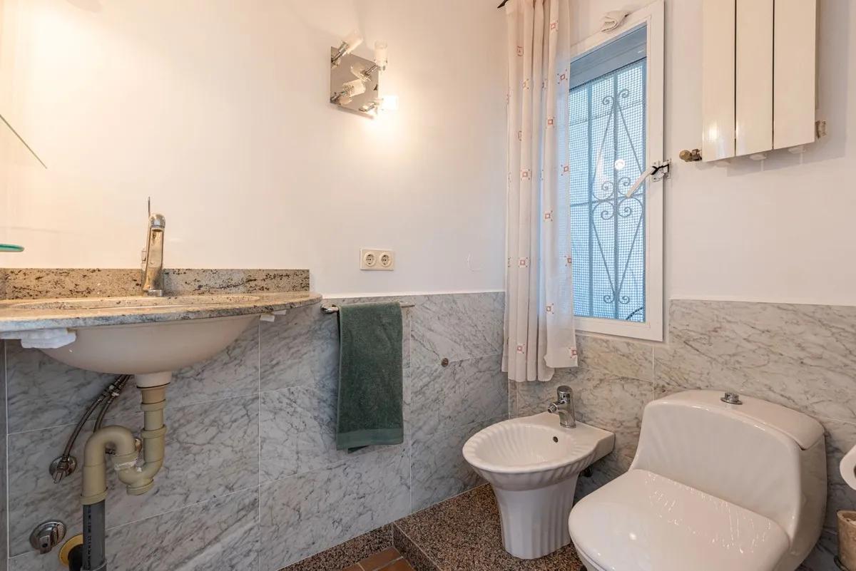 c04a9823-0b1a-4a10-b5cb-45985aaa79d4