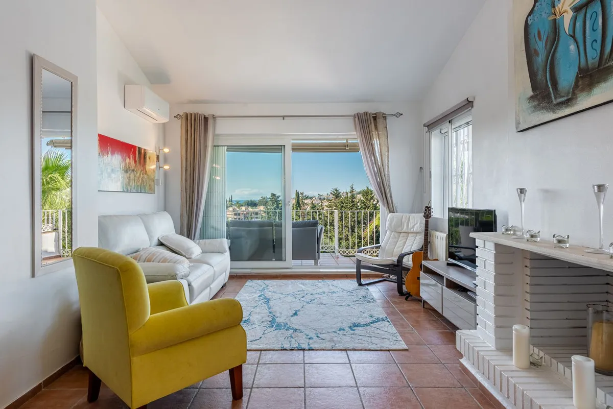 f00e4d7f-3b79-4064-bbc0-3440d178fbed