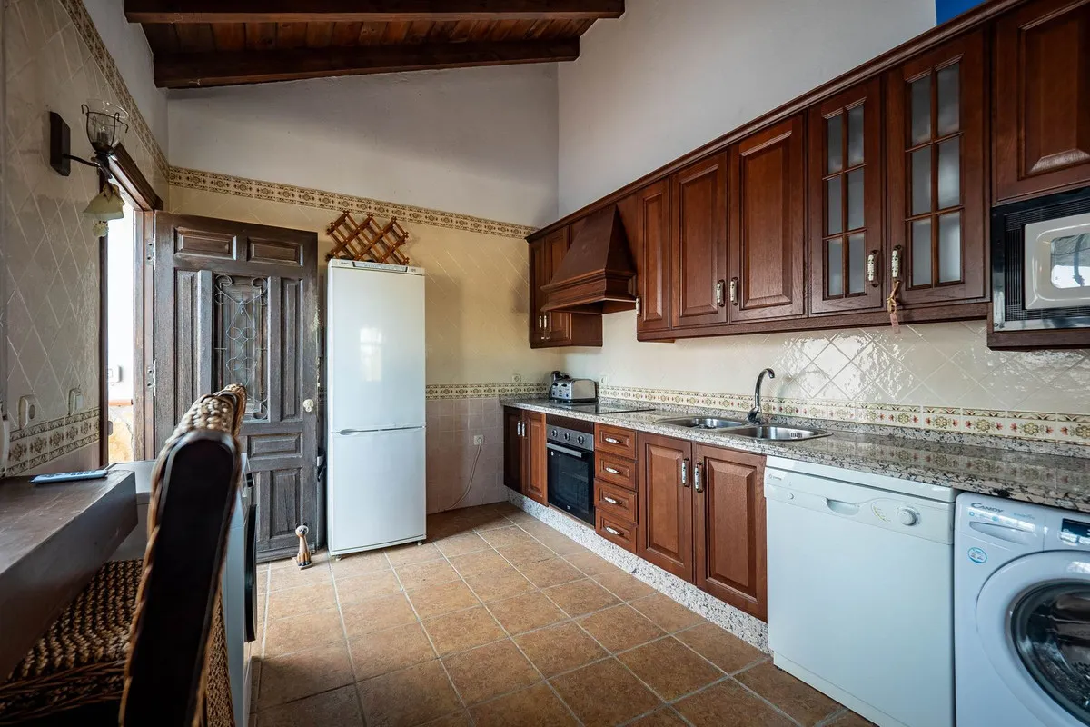 30f95725-25ef-44b1-8e09-e32767acf9fa