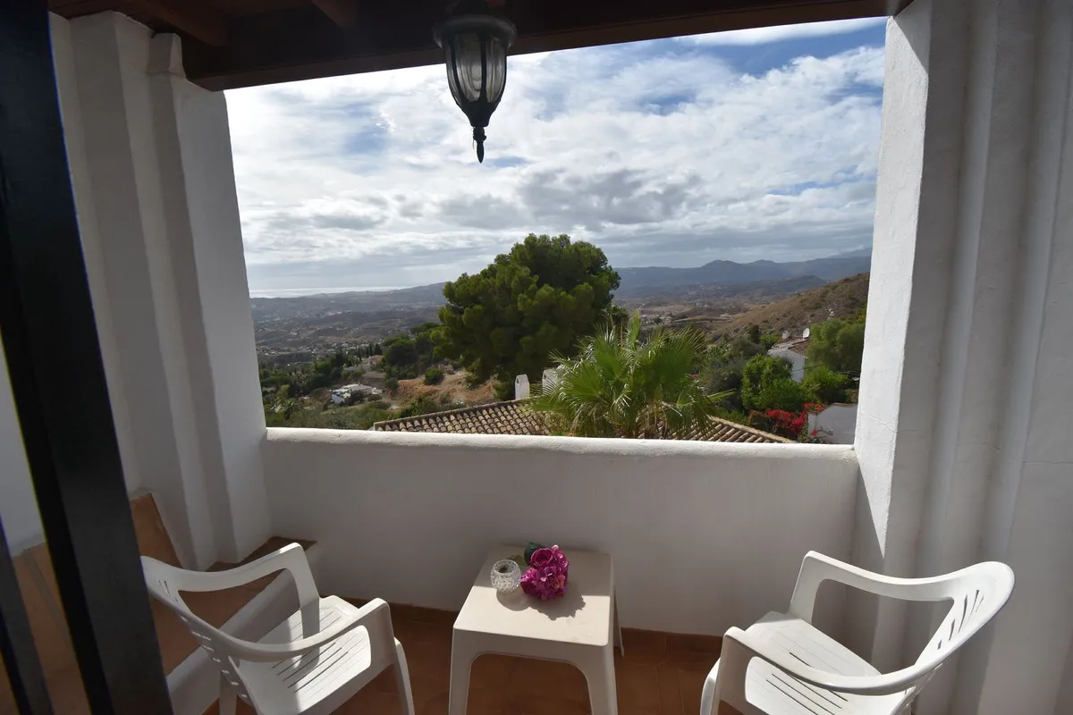 5d30342d-4c64-4eeb-8652-9168111aeaa0