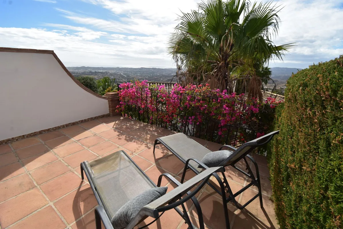 8c7efc12-3dbf-4190-9df2-9e8e78b0b9aa