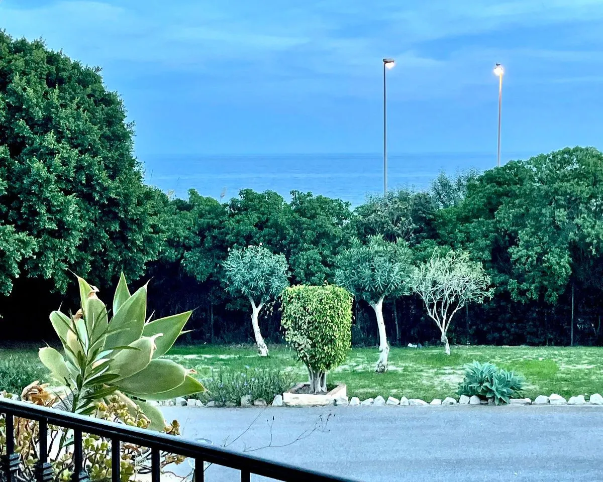 c23f4301-b49d-456e-be17-348bcc99e868