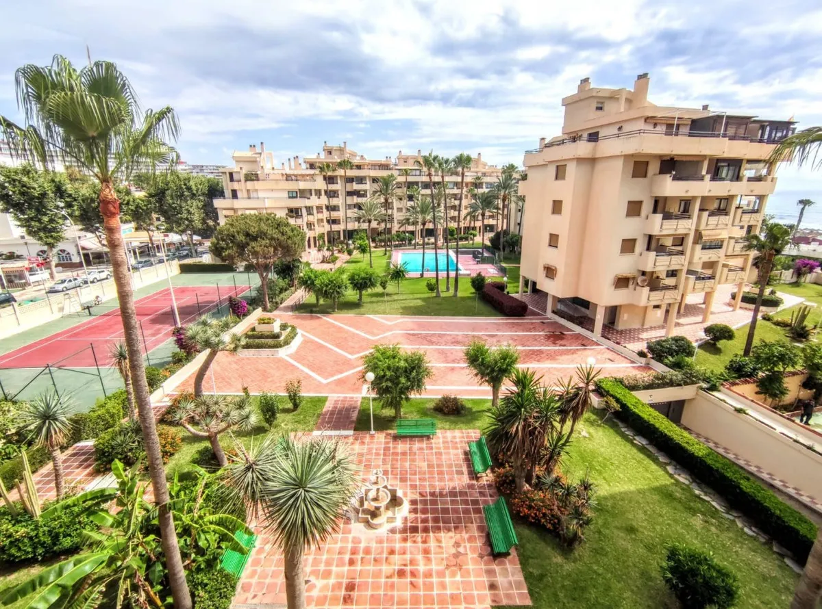 4f530528-b9a5-4d10-bac9-b4b83fa86e6d