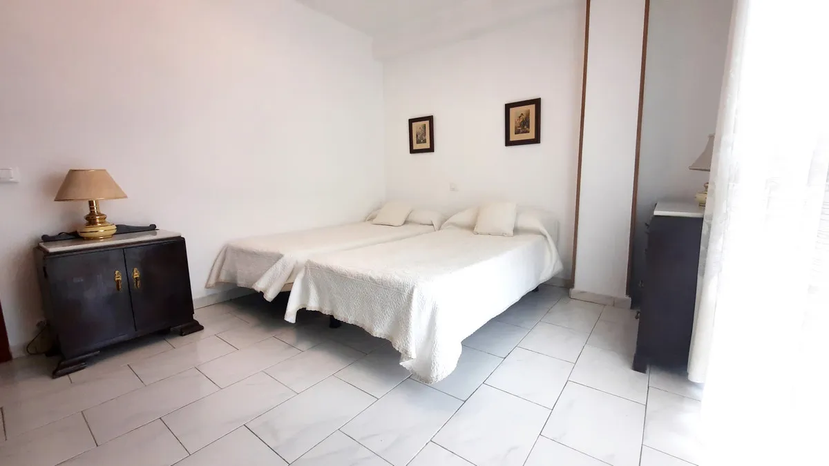 562bb8ee-845a-46e1-be8d-1c69d3bc9193