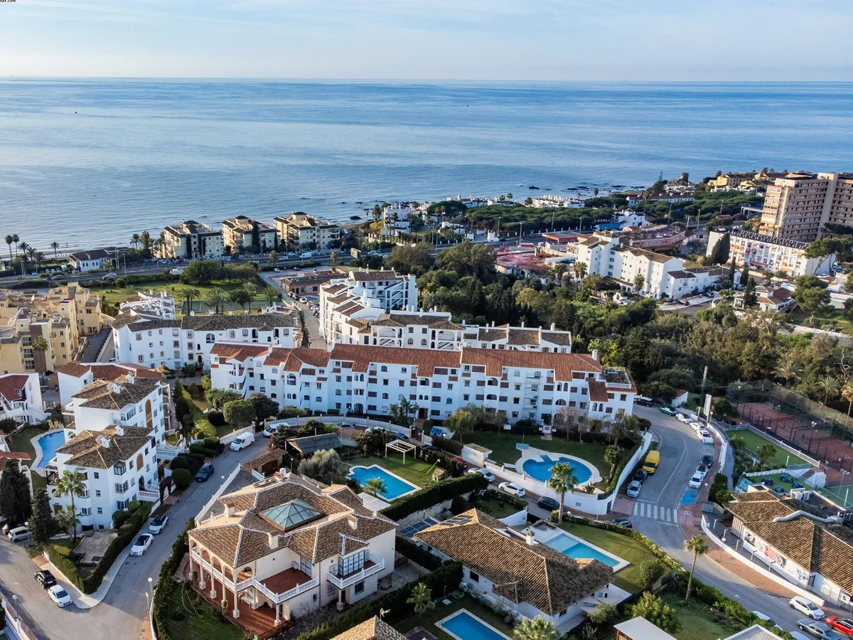 d4a40498-9fde-4a90-b81d-528e7626b230