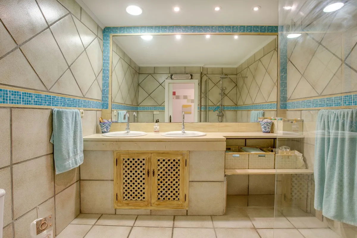 f057dce6-e976-4e30-a590-f2d58c1c1ab0