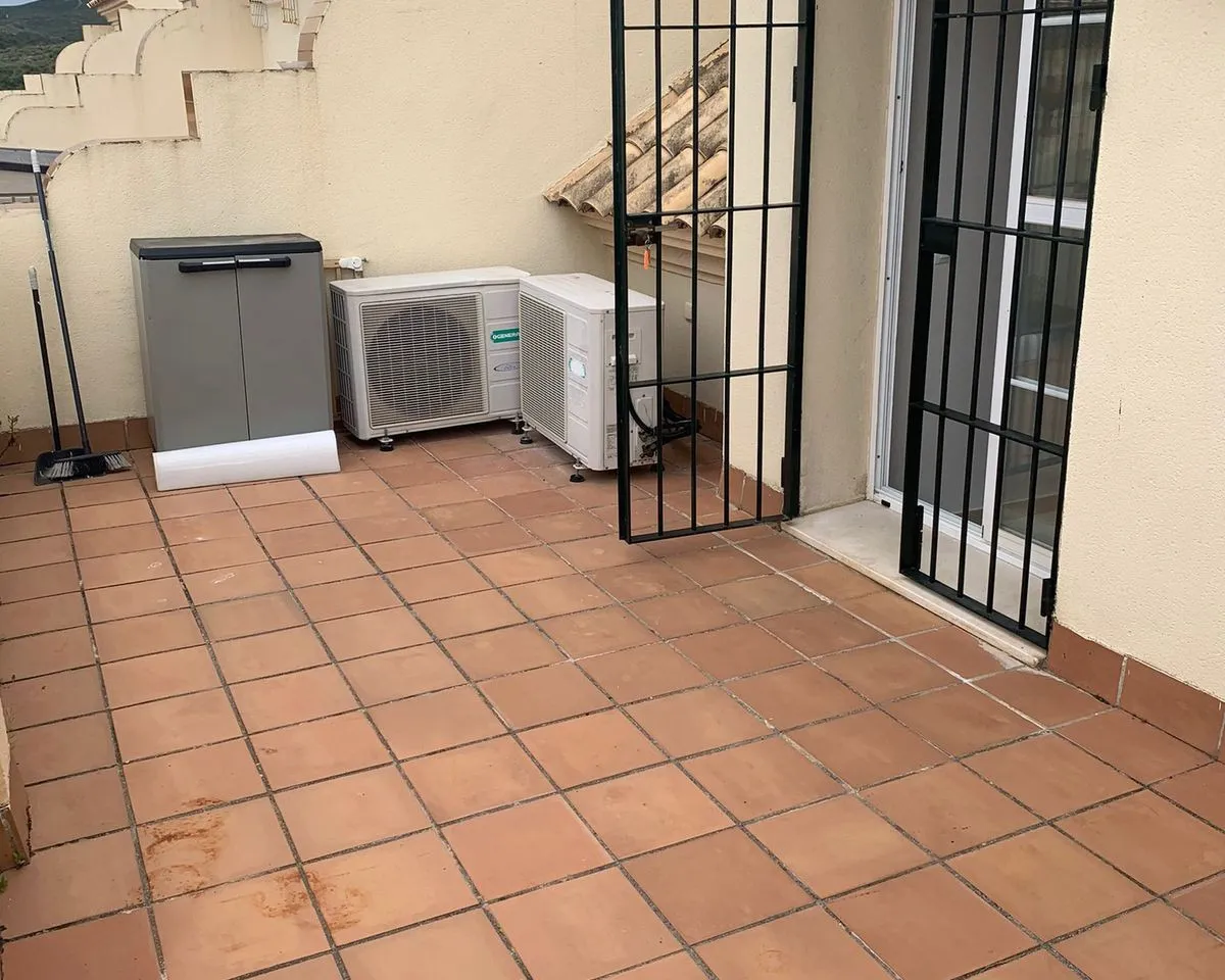 178b9d9a-b8bb-4ac1-805f-80bec9e8385c