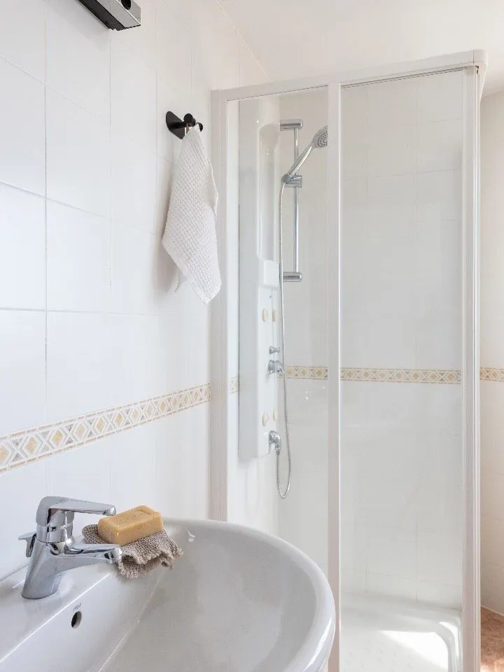 97b87949-ce33-4914-9176-3d02933a9542