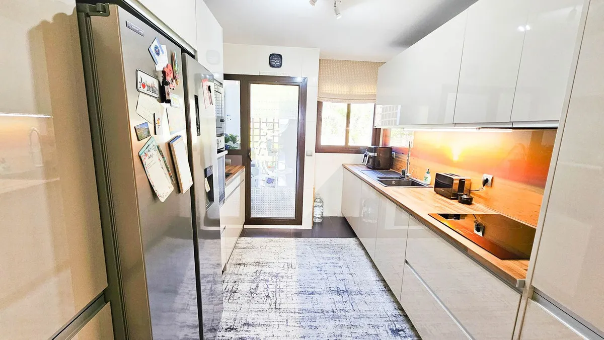 c01b6b30-f3c8-4a0e-8724-b737a05f0d2e