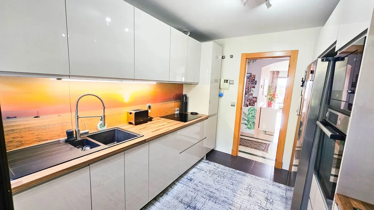 e655f8ba-fae5-4b6f-a56c-f05a5954b401