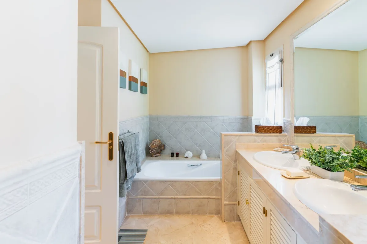 1da295a4-741c-41e4-942c-03a2cb6b093a