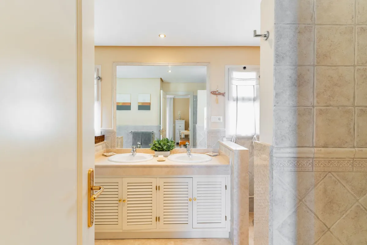 79ae5dca-c4f2-44ba-b80e-5666b1a73f9d