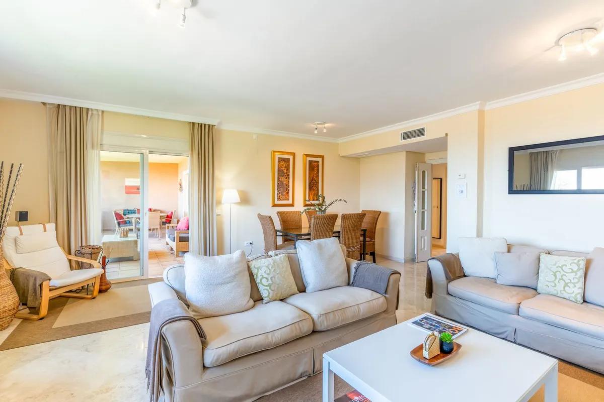 933ef5a1-5da9-443a-a848-45ae25956931